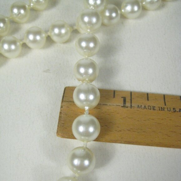 Vintage 1990 Triple Strand Faux Pearl Necklace Gold Tone Chain Adjustable Hong K - Picture 3 of 9